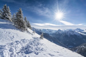 Soleil sur les pistes de ski